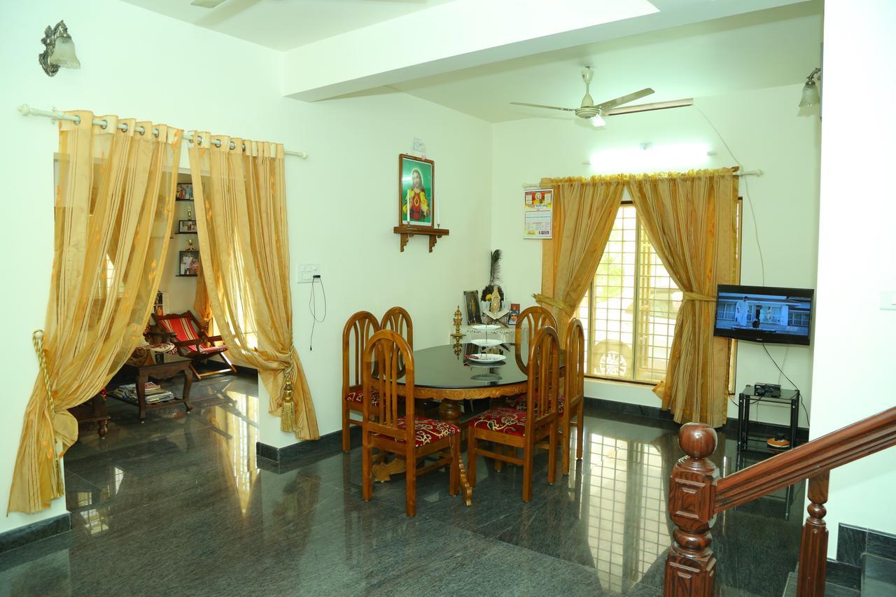 Manavalan House Bed and Breakfast Alwaye Buitenkant foto
